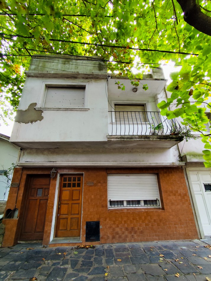 PH de 3 amb. con balcon a la calle terraza con parrilla.1er piso por escalera.