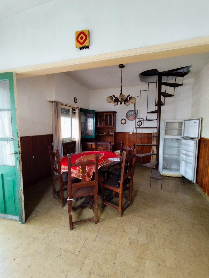 PH de 3 amb. con balcon a la calle terraza con parrilla.1er piso por escalera.
