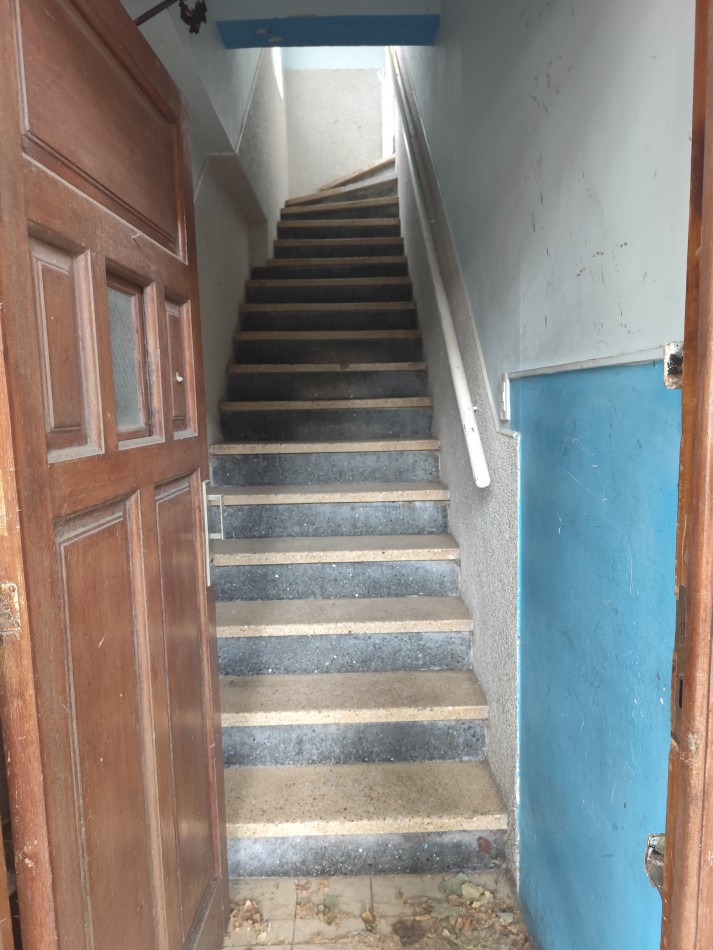 PH de 3 amb. con balcon a la calle terraza con parrilla.1er piso por escalera.