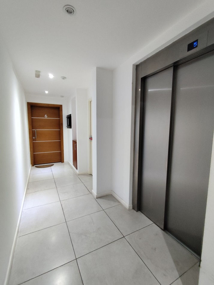 Depto un amb con balcon a la calle con amenities Edificio Cuarzur I