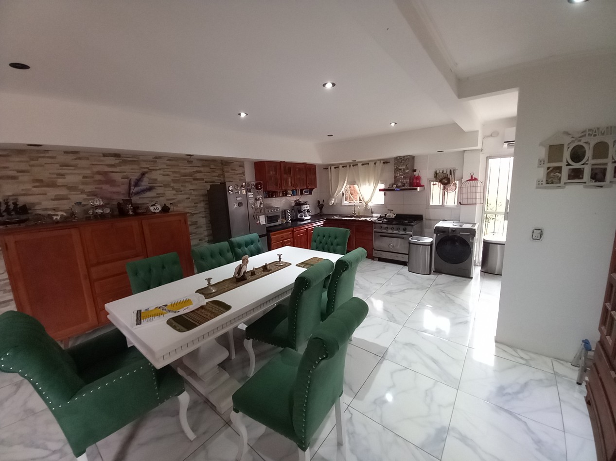 VENTA CASA 4AMB COCHERA DOBLE PARQUE Juan a. Peña al 6.600