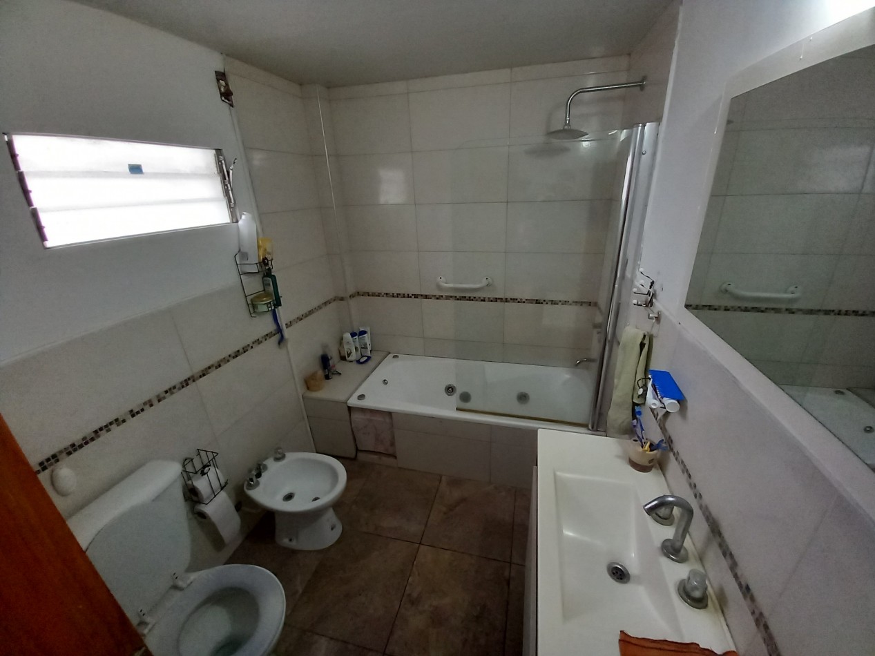 VENTA CASA 4AMB COCHERA DOBLE PARQUE Juan a. Peña al 6.600