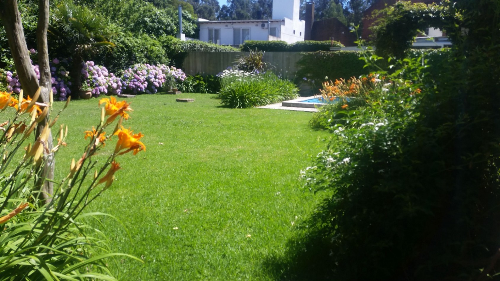 VENTA CASA EXCELENTE 4 AMB APTO CREDITO PILETA y PARQUE en BARRIO LOS TILOS.-CONSULTE