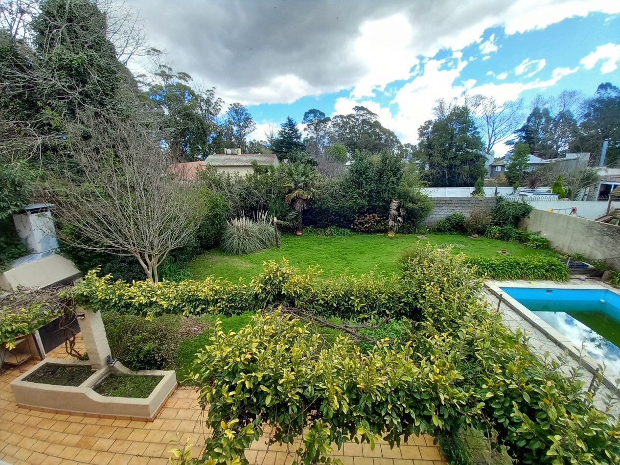 VENTA CASA EXCELENTE 4 AMB APTO CREDITO PILETA y PARQUE en BARRIO LOS TILOS.-CONSULTE