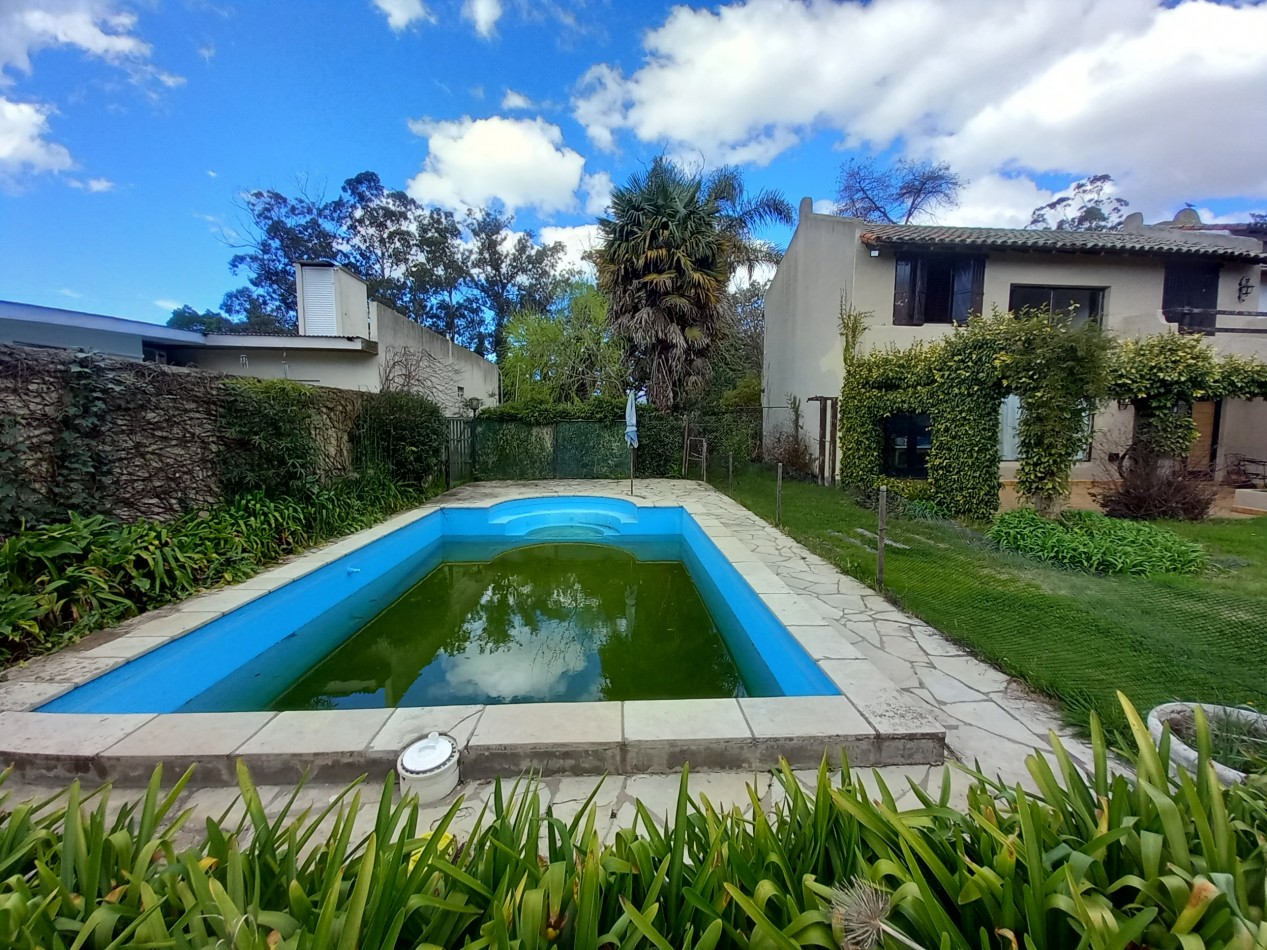 VENTA CASA EXCELENTE 4 AMB APTO CREDITO PILETA y PARQUE en BARRIO LOS TILOS.-CONSULTE