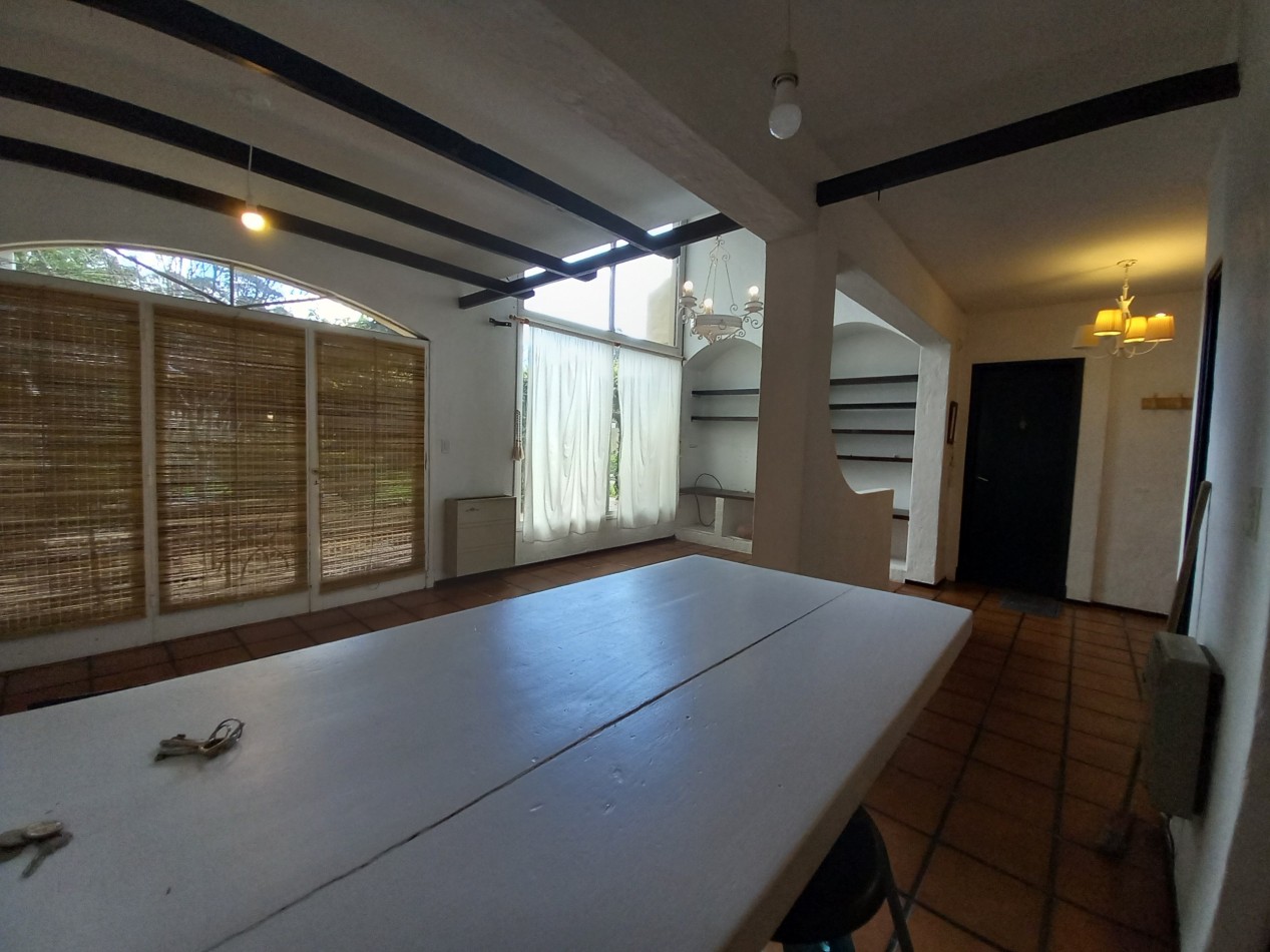 VENTA CASA EXCELENTE 4 AMB APTO CREDITO PILETA y PARQUE en BARRIO LOS TILOS.-CONSULTE
