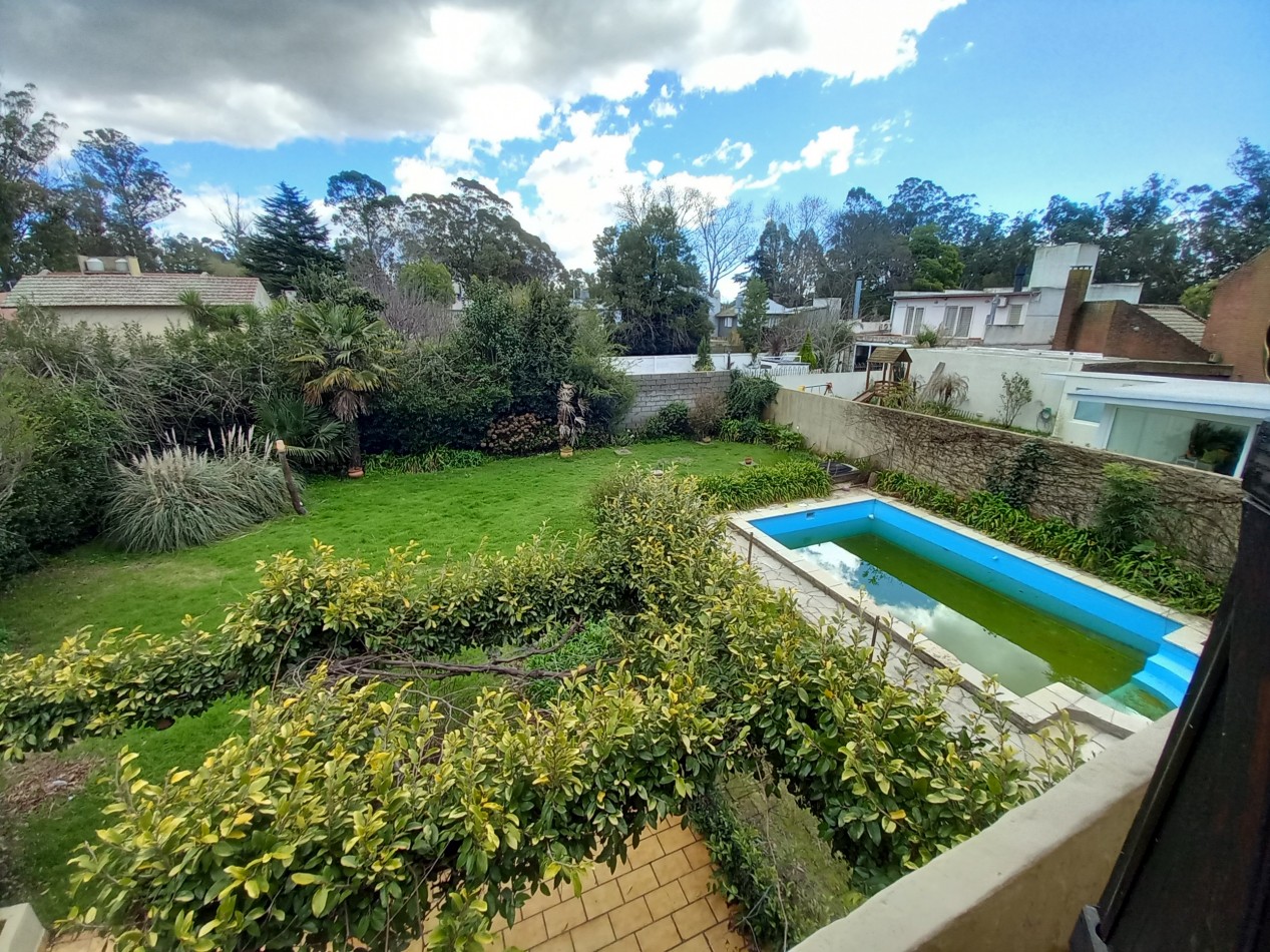 VENTA CASA EXCELENTE 4 AMB APTO CREDITO PILETA y PARQUE en BARRIO LOS TILOS.-CONSULTE
