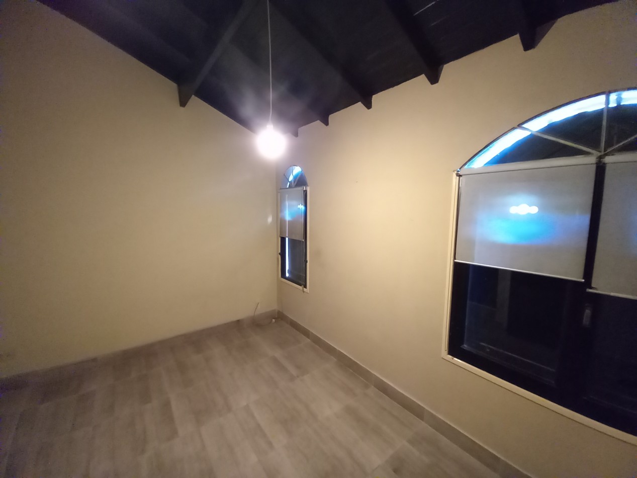 VENTA CASA EXCELENTE 4 AMB APTO CREDITO PILETA y PARQUE en BARRIO LOS TILOS.-CONSULTE