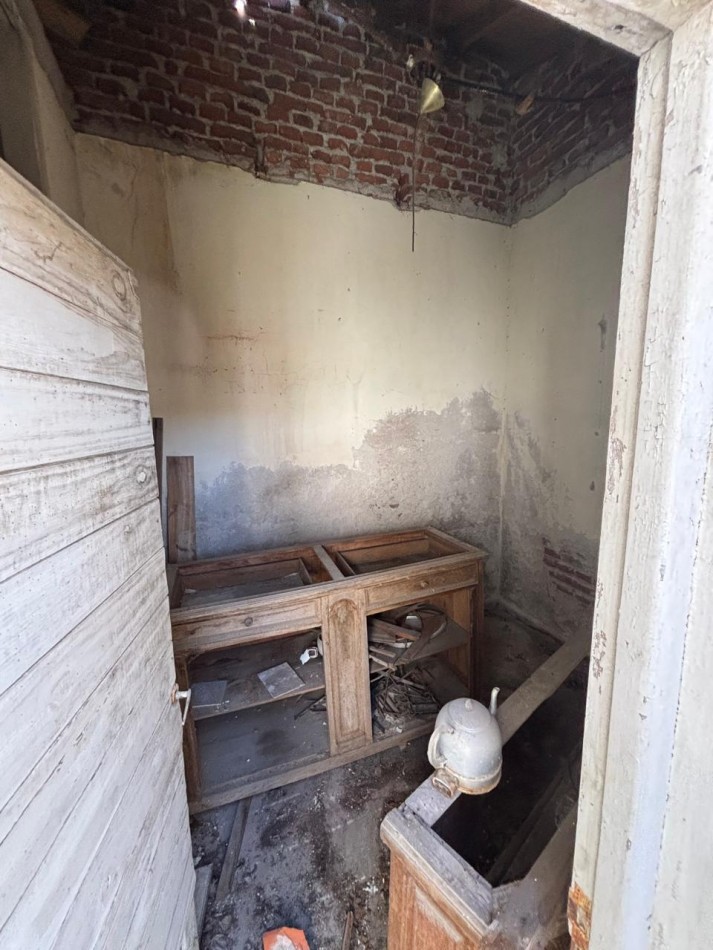 VENTA CASA A RECICLAR PATIO COCHERA LOPEZ Y PLANES 1200