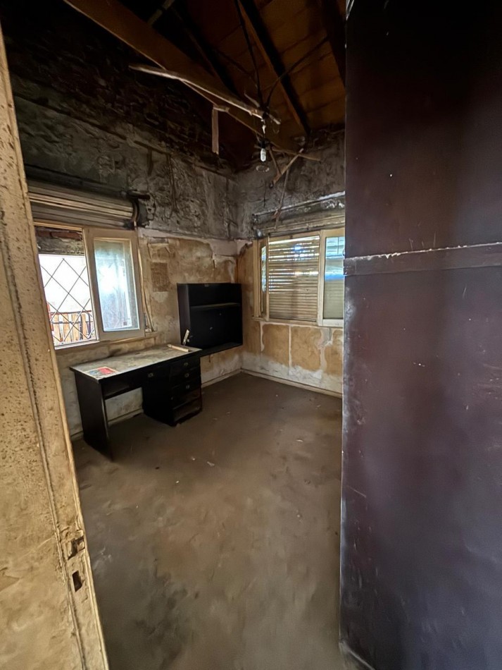 VENTA CASA A RECICLAR PATIO COCHERA LOPEZ Y PLANES 1200