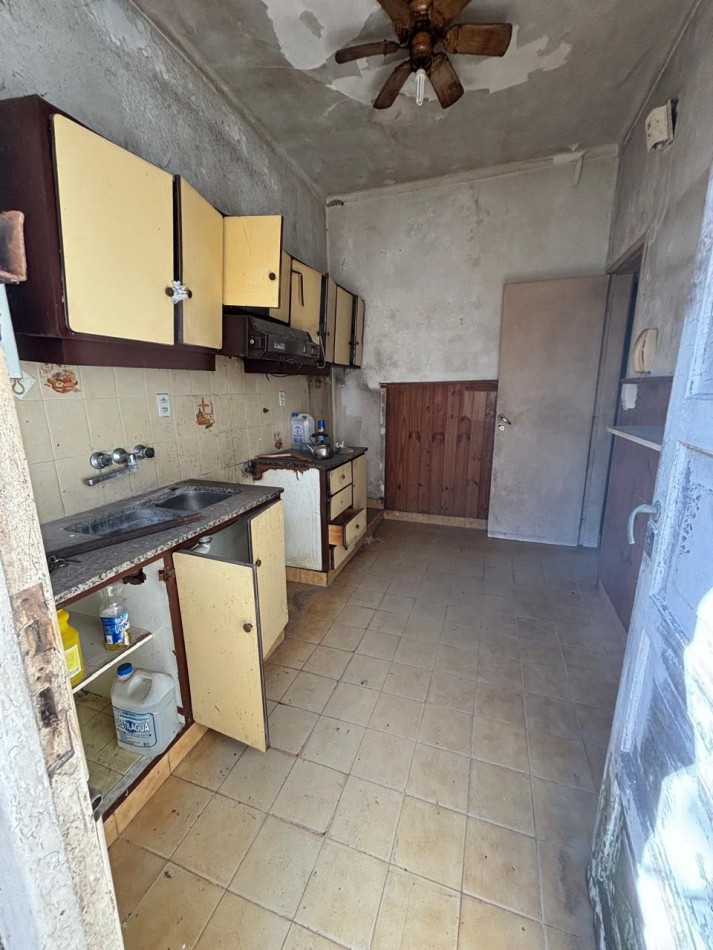 VENTA CASA A RECICLAR PATIO COCHERA LOPEZ Y PLANES 1200