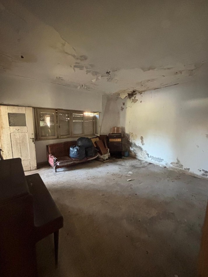 VENTA CASA A RECICLAR PATIO COCHERA LOPEZ Y PLANES 1200