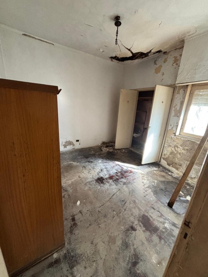 VENTA CASA A RECICLAR PATIO COCHERA LOPEZ Y PLANES 1200