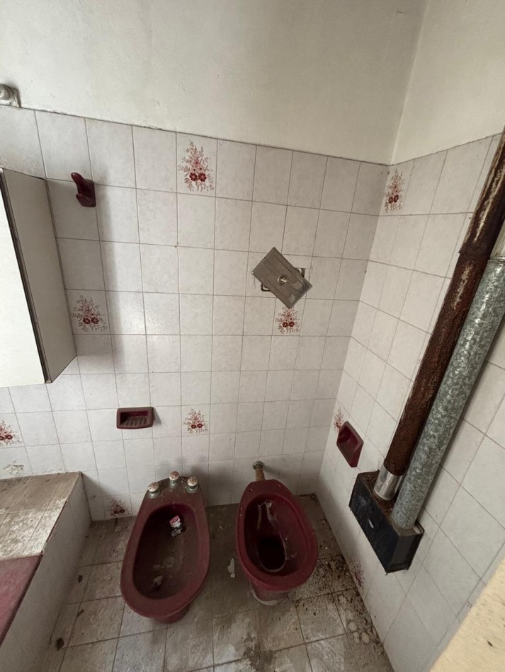 VENTA CASA A RECICLAR PATIO COCHERA LOPEZ Y PLANES 1200