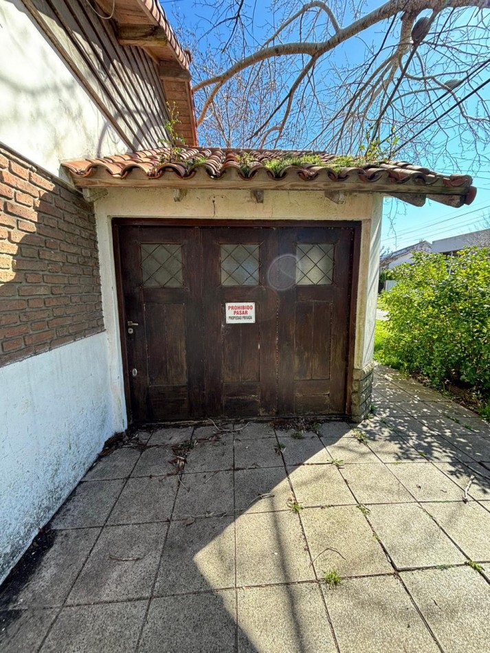 VENTA CASA A RECICLAR PATIO COCHERA LOPEZ Y PLANES 1200