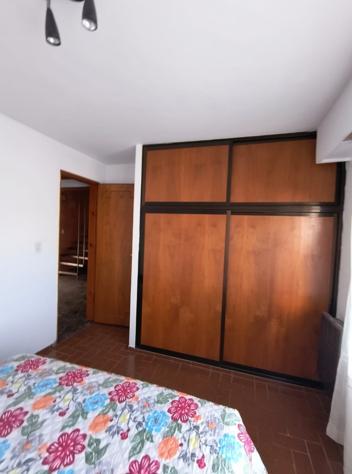 VEBTA de 2 CASAS FRENTE AL MAR BARRIO SAN JACINTO-EXCELENTE INVERSION