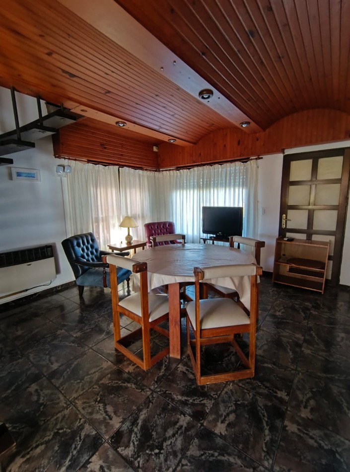 VEBTA de 2 CASAS FRENTE AL MAR BARRIO SAN JACINTO-EXCELENTE INVERSION