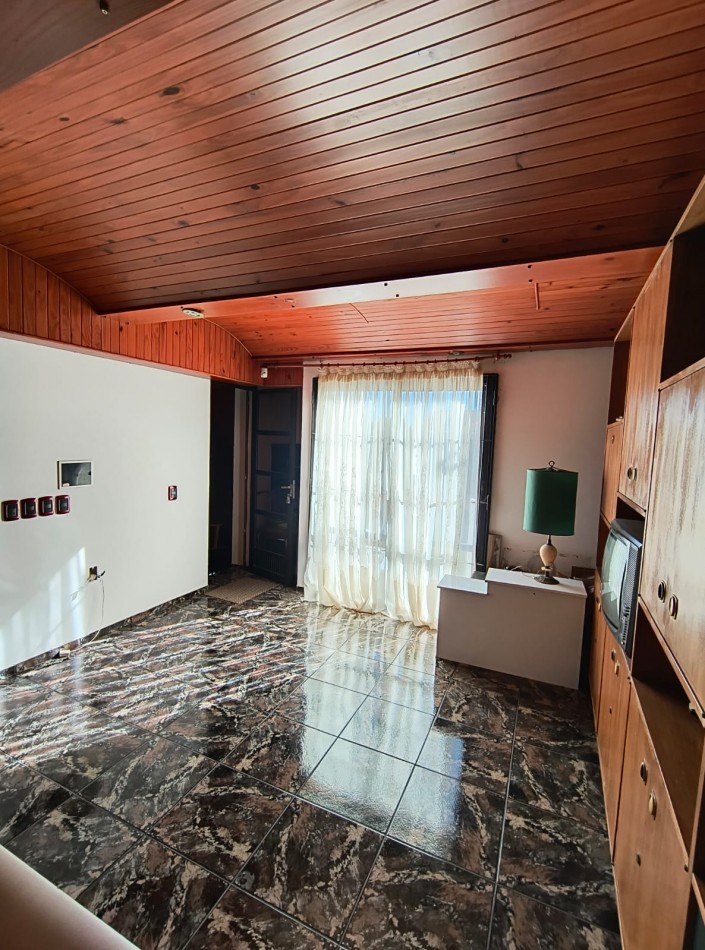 VEBTA de 2 CASAS FRENTE AL MAR BARRIO SAN JACINTO-EXCELENTE INVERSION