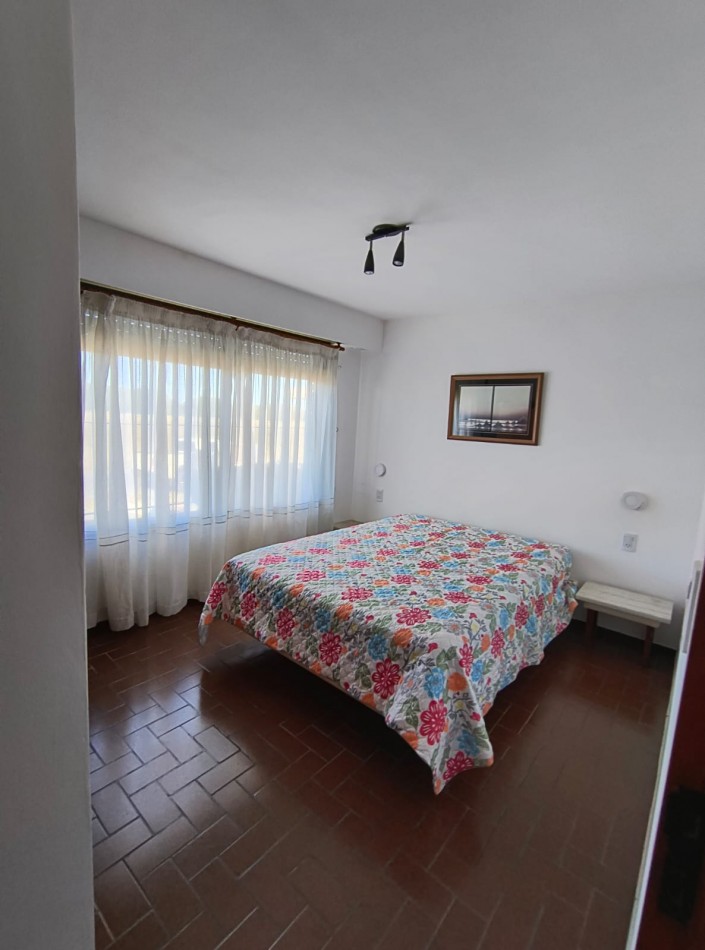 VEBTA de 2 CASAS FRENTE AL MAR BARRIO SAN JACINTO-EXCELENTE INVERSION