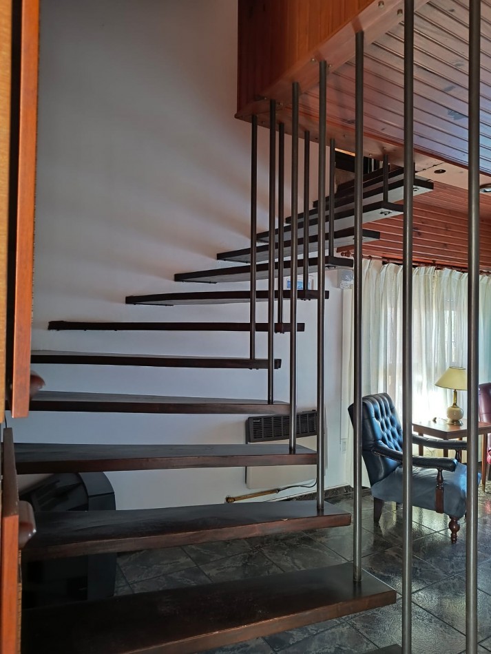 VEBTA de 2 CASAS FRENTE AL MAR BARRIO SAN JACINTO-EXCELENTE INVERSION