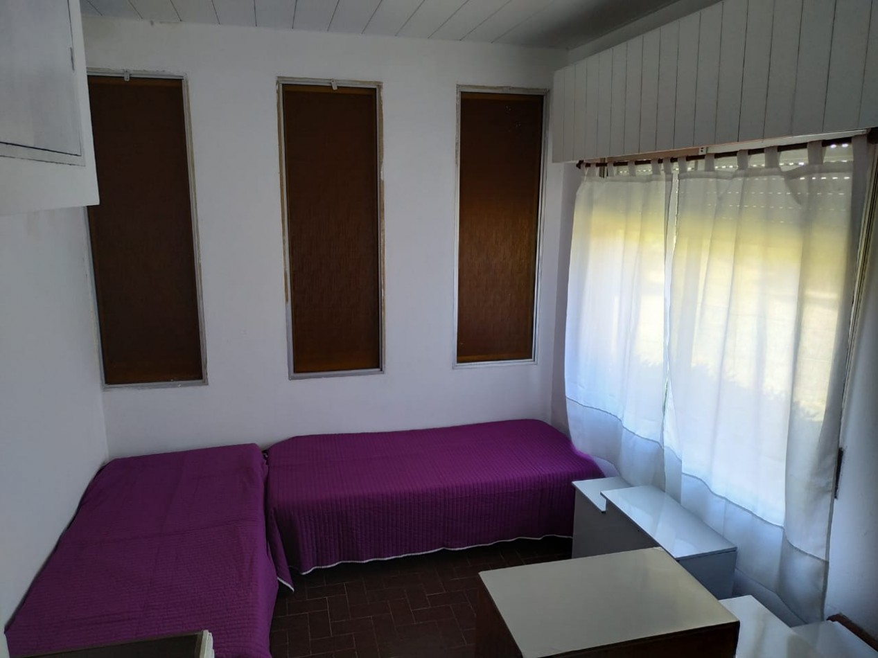 VEBTA de 2 CASAS FRENTE AL MAR BARRIO SAN JACINTO-EXCELENTE INVERSION