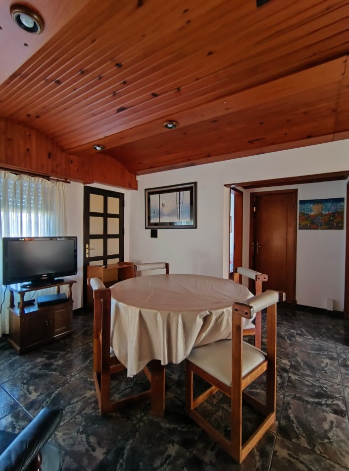 VEBTA de 2 CASAS FRENTE AL MAR BARRIO SAN JACINTO-EXCELENTE INVERSION