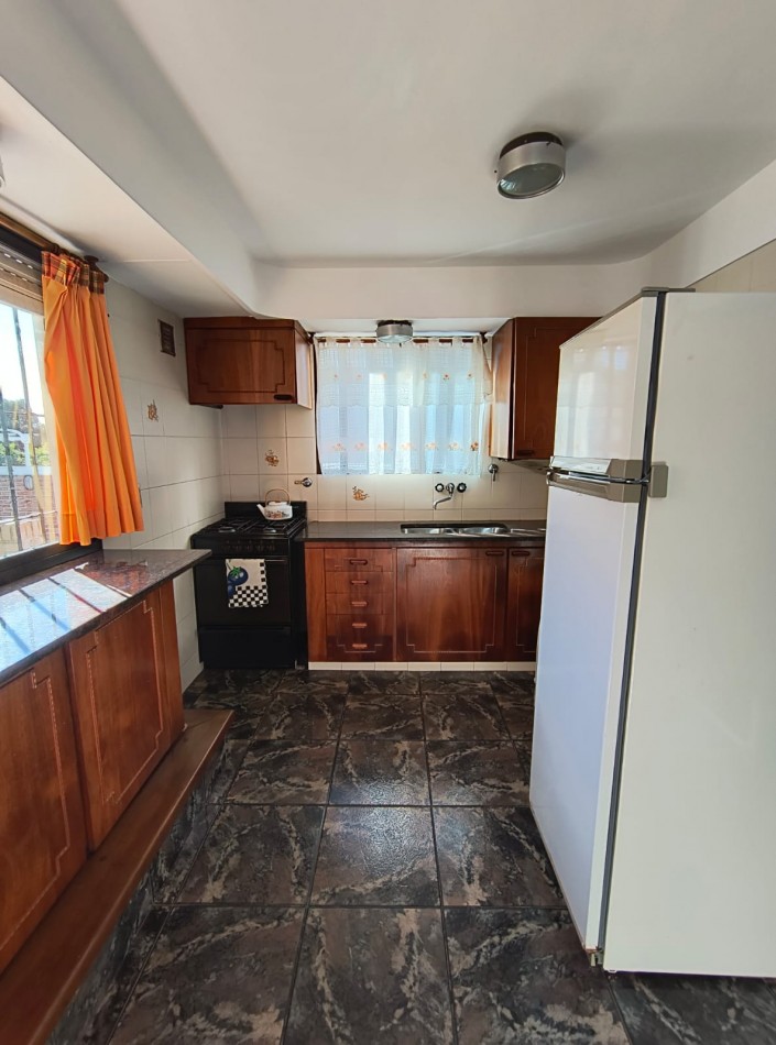 VEBTA de 2 CASAS FRENTE AL MAR BARRIO SAN JACINTO-EXCELENTE INVERSION