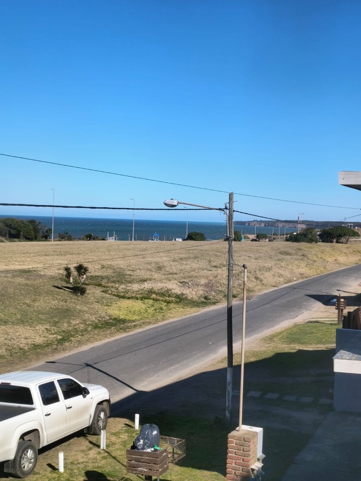 VEBTA de 2 CASAS FRENTE AL MAR BARRIO SAN JACINTO-EXCELENTE INVERSION