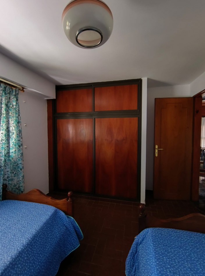 VEBTA de 2 CASAS FRENTE AL MAR BARRIO SAN JACINTO-EXCELENTE INVERSION