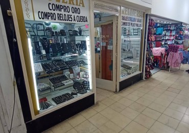 2 Locales en galeria Nieves , en el centro de la ciudad.