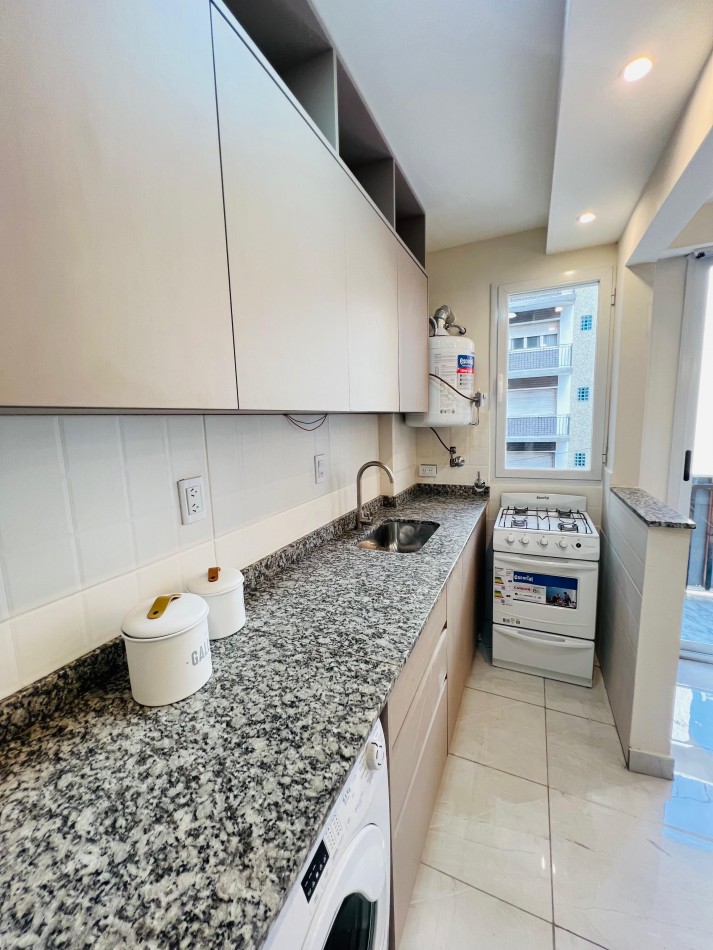 Venta departamento 2 ambientes con balcon en el centro