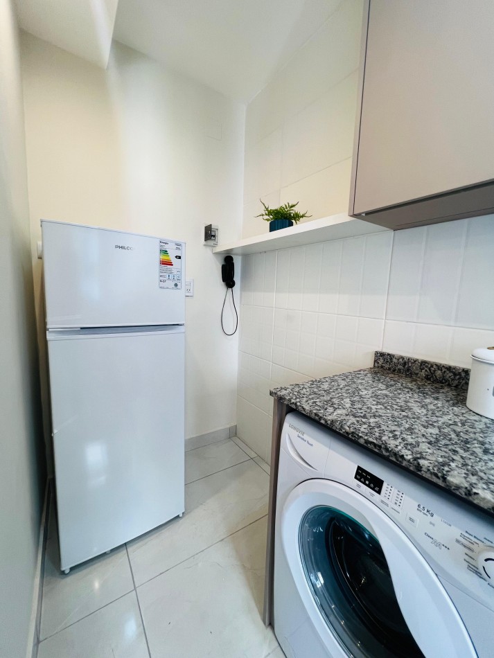 Venta departamento 2 ambientes con balcon en el centro
