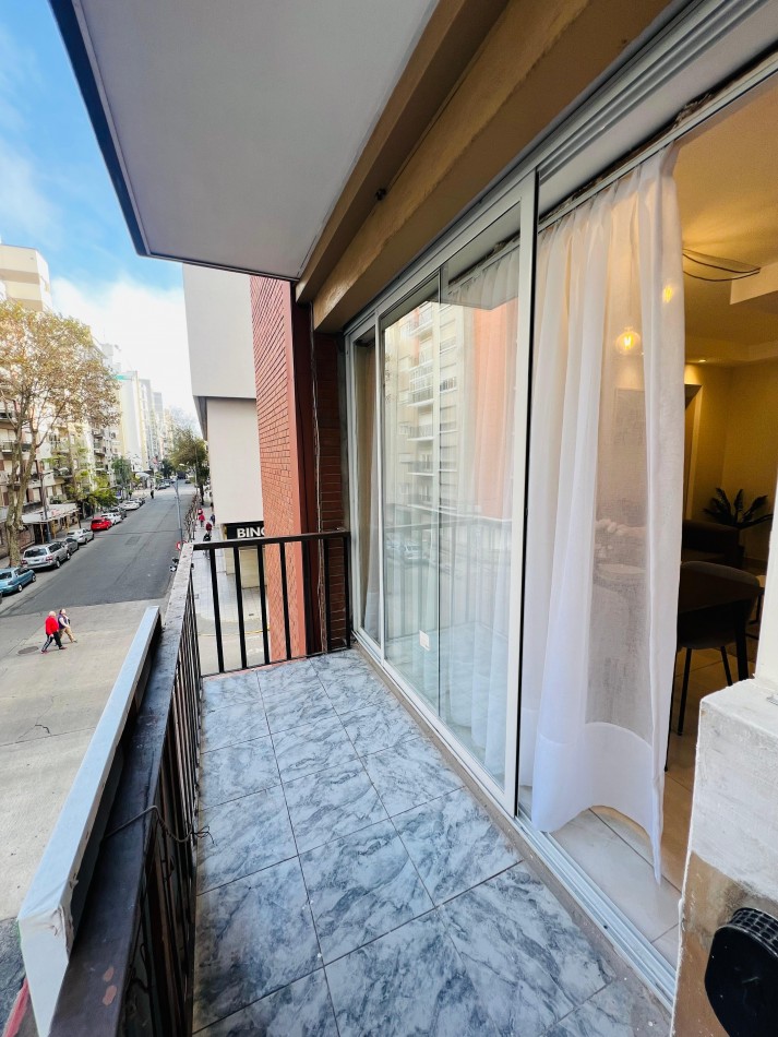 Venta departamento 2 ambientes con balcon en el centro