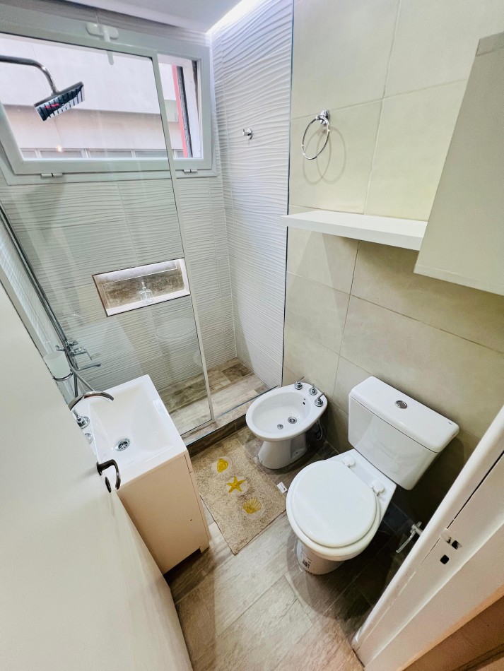Venta departamento 2 ambientes con balcon en el centro