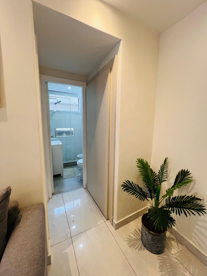 Venta departamento 2 ambientes con balcon en el centro