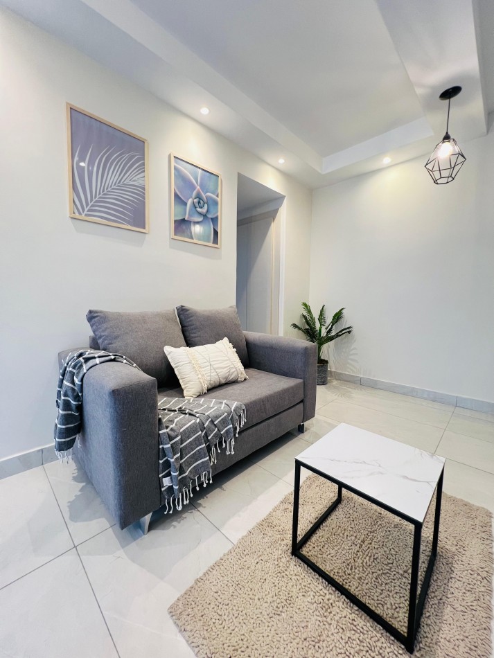 Venta departamento 2 ambientes con balcon en el centro