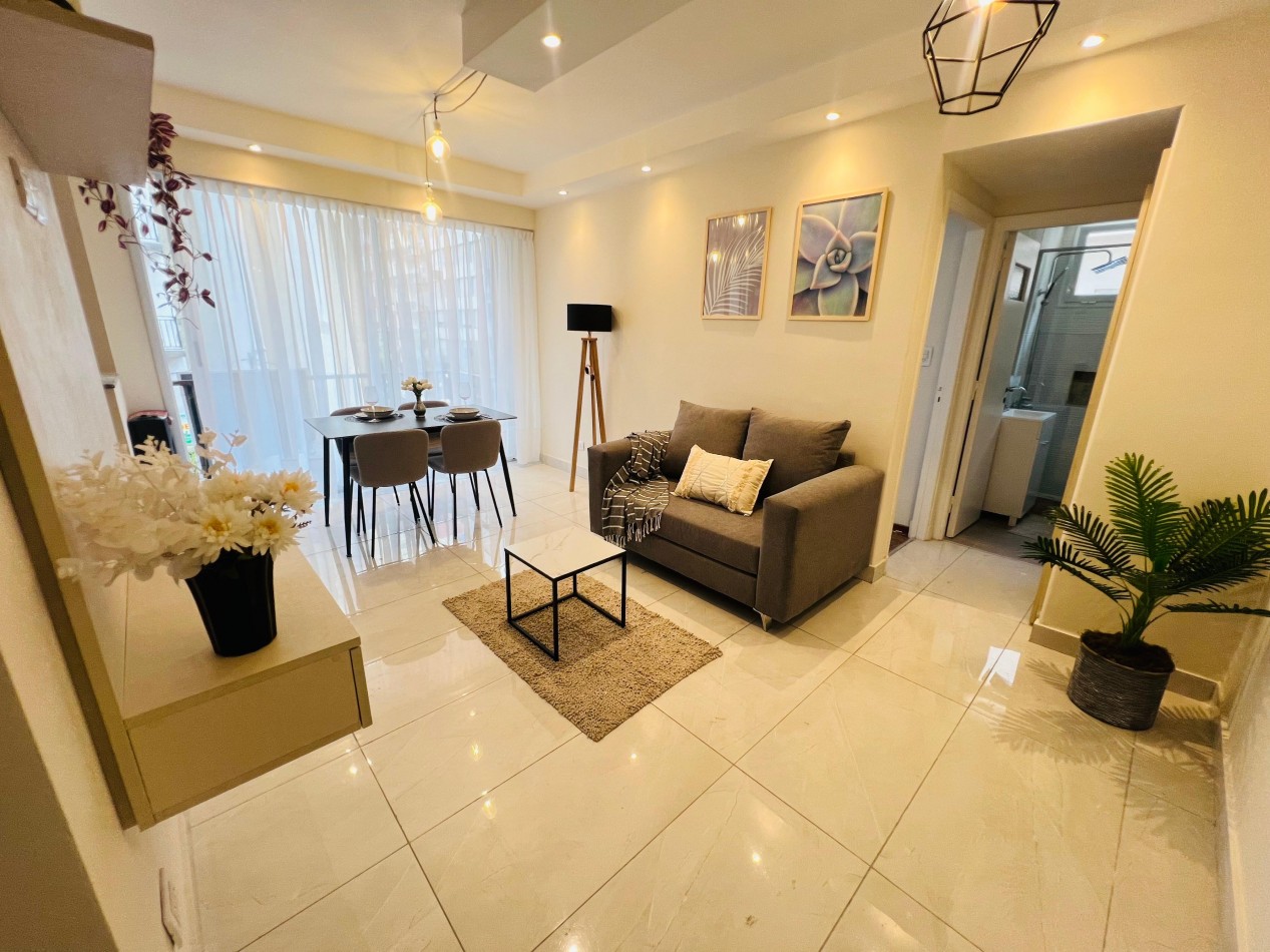 Venta departamento 2 ambientes con balcon en el centro