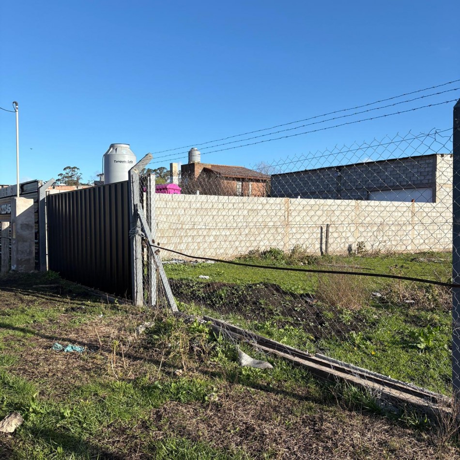 Venta de 2 lotes en conjunto sobre avenida Jorge Newbery