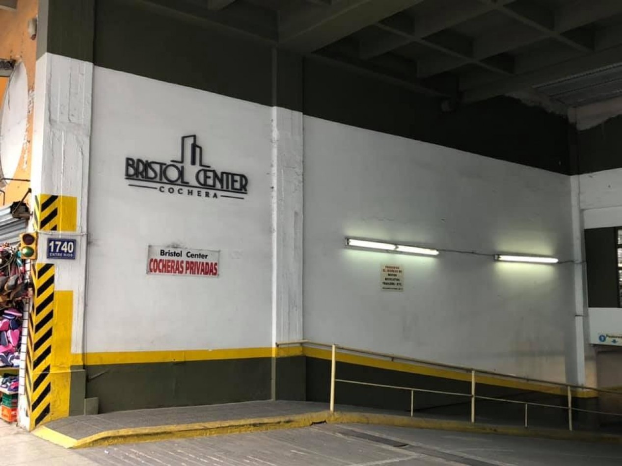 VENTA COCHERA ZONA CENTRO
