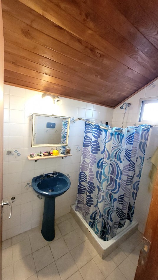  Casa de 5 Amb. con Quincho, Parque y Depto Independiente Sobre Av Paso