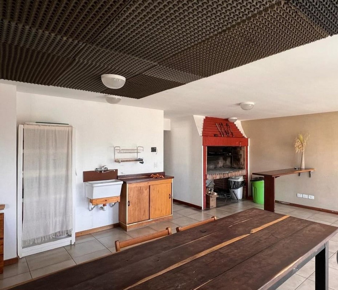 Oportunidad en Zona Guemes Luminoso 3 Amb. con Cochera Cubierta