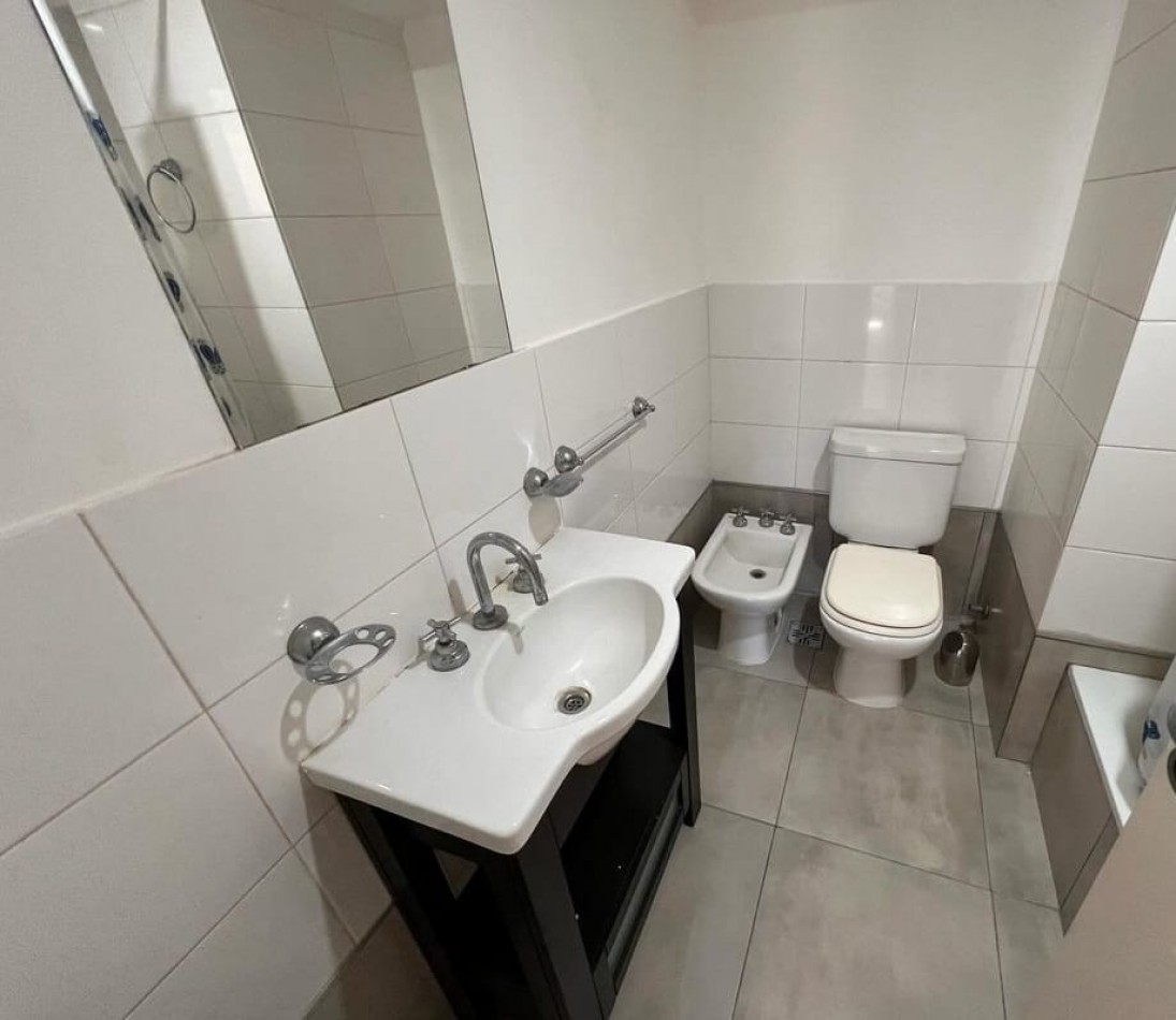 Oportunidad en Zona Guemes Luminoso 3 Amb. con Cochera Cubierta