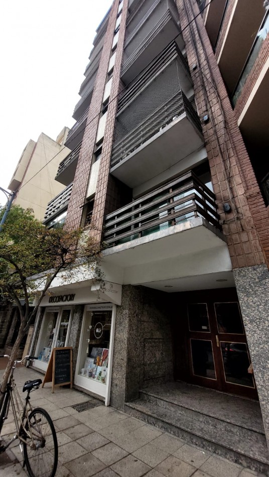 Amplio Depto 4 Amb. con Balcones Al Frente, Dependencia y Baulera