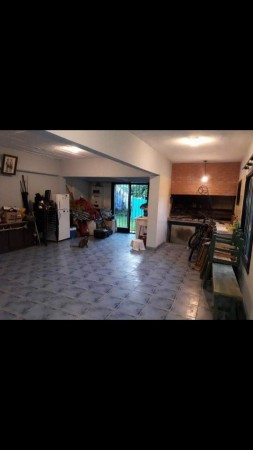 VENTA CASA 4 AMB CON JARDIN 