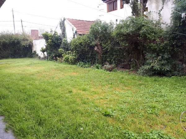 VENTA CASA 4 AMB CON JARDIN 