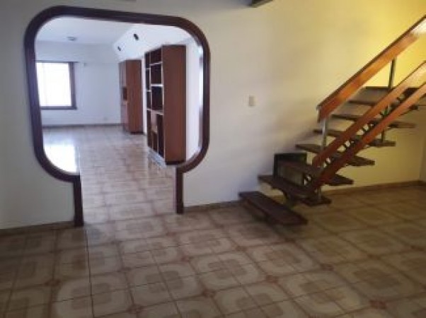 CHALET EN VENTA 5 AMB CON JARDIN Y PILETA