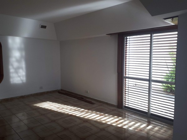 CHALET EN VENTA 5 AMB CON JARDIN Y PILETA