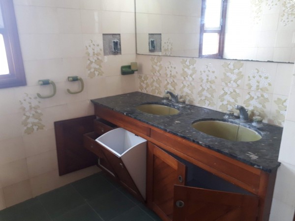 CHALET EN VENTA 5 AMB CON JARDIN Y PILETA