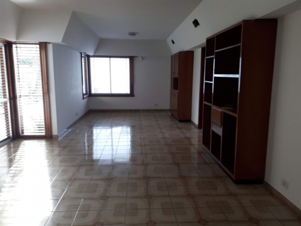 CHALET EN VENTA 5 AMB CON JARDIN Y PILETA