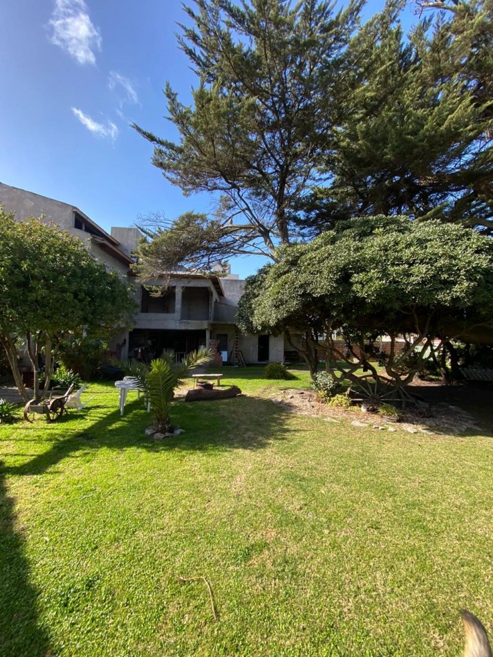 Excepcional oportunidad en Barrio Constitucion - Casa a reciclar + 4 lotes unificados a 150 metros del mar